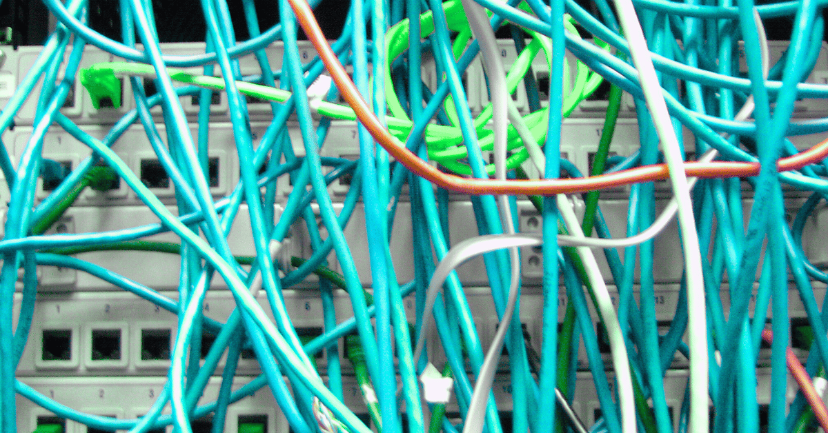 Cableado-desordenado-sin-relacion